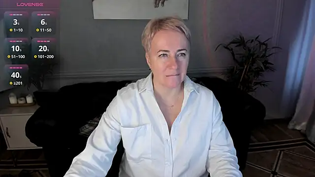 Snapshot of Nika_Smit chatting on November 14, 2025, 10:03 am Nika Smit online show from November 14, 2025, 10:03 am