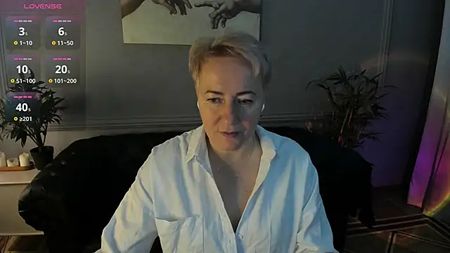 Snapshot of Nika_Smit chatting on November 15, 2025, 5:49 am Nika Smit online show from November 15, 2025, 5:49 am