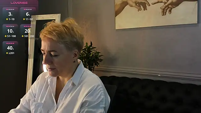 Snapshot of Nika_Smit chatting on November 23, 2025, 5:51 am Nika Smit online show from November 23, 2025, 5:51 am