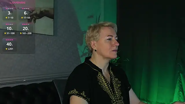 Snapshot of Nika_Smit chatting on November 30, 2025, 4:49 am Nika Smit online show from November 30, 2025, 4:49 am