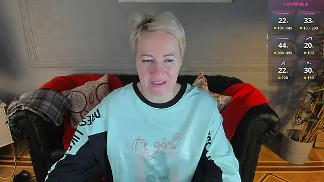 Snapshot of Nika_Smit chatting on January 10, 2026, 5:42 am Nika Smit online show from January 10, 2026, 5:42 am