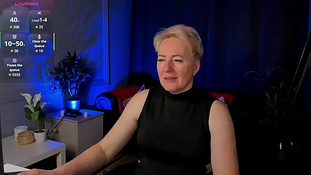 Snapshot of Nika_Smit chatting on February 1, 2026, 5:50 am Nika Smit online show from February 1, 2026, 5:50 am