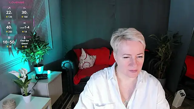 Snapshot of Nika_Smit chatting on February 7, 2026, 5:33 am Nika Smit online show from February 7, 2026, 5:33 am