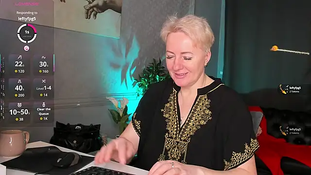 Snapshot of Nika_Smit chatting on February 8, 2026, 5:44 am Nika Smit online show from February 8, 2026, 5:44 am