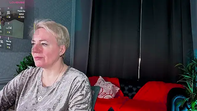 Snapshot of Nika_Smit chatting on February 13, 2026, 9:16 am Nika Smit online show from February 13, 2026, 9:16 am