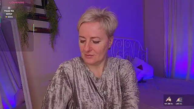 Snapshot of Nika_Smit chatting on February 14, 2026, 5:48 am Nika Smit online show from February 14, 2026, 5:48 am