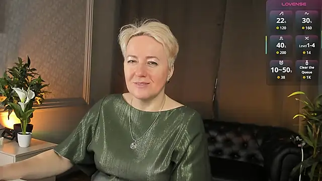 Snapshot of Nika_Smit chatting on February 15, 2026, 5:48 am Nika Smit online show from February 15, 2026, 5:48 am