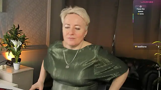 Snapshot of Nika_Smit chatting on February 15, 2026, 7:51 am Nika Smit online show from February 15, 2026, 7:51 am