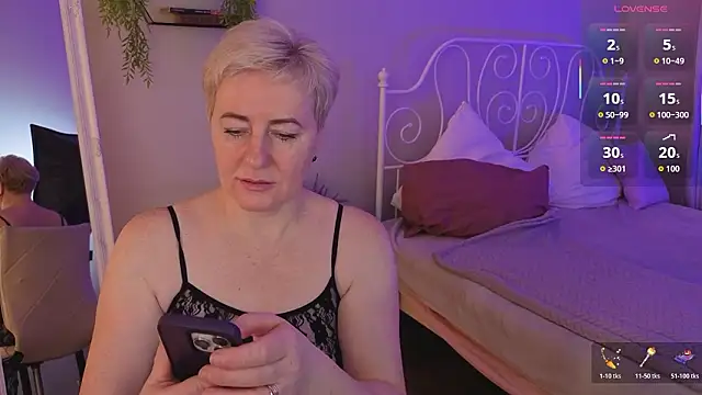 Snapshot of Nika_Smit chatting on February 21, 2026, 5:41 am Nika Smit online show from February 21, 2026, 5:41 am