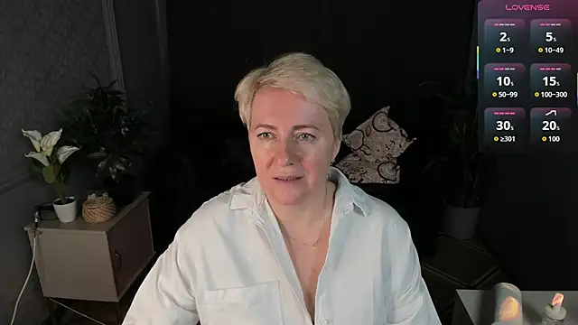 Snapshot of Nika_Smit chatting on March 6, 2026, 9:28 am Nika Smit online show from March 6, 2026, 9:28 am