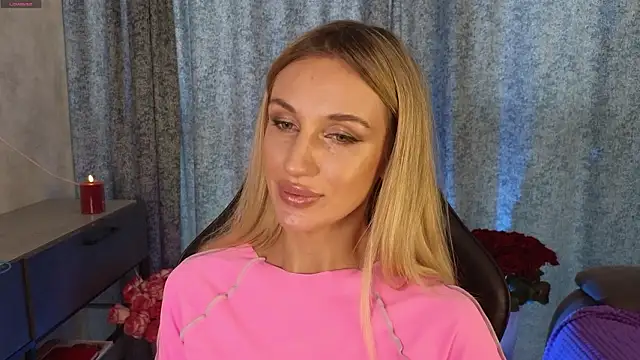 Snapshot of Megan_Kira chatting on March 10, 2026, 10:42 am Megan Kira online show from March 10, 2026, 10:42 am