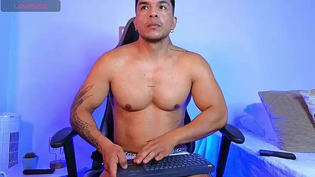 estebandelouis online show from March 26, 2026, 12:33 pm