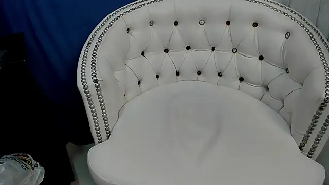 Snapshot of Analia18_ chatting on December 14, 2024, 6:09 pm Analia18 online show from December 14, 2024, 6:09 pm