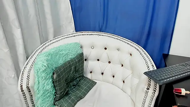 Snapshot of Analia18_ chatting on January 14, 2025, 2:53 pm Analia18 online show from January 14, 2025, 2:53 pm