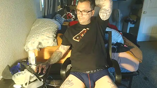 Snapshot of dadbod1178 chatting on March 5, 2025, 11:38 pm dadbod1178 online show from March 5, 2025, 11:38 pm