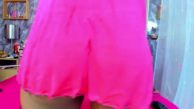 Snapshot of EMMAPARISS chatting on February 2, 2025, 2:13 pm EMMAPARISS online show from February 2, 2025, 2:13 pm