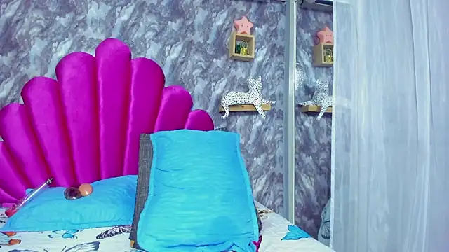 Snapshot of EMMAPARISS chatting on February 4, 2025, 6:27 pm EMMAPARISS online show from February 4, 2025, 6:27 pm