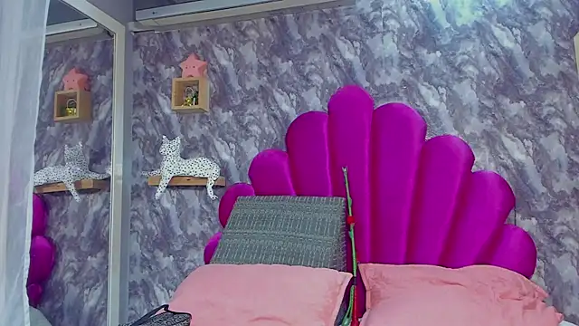 Snapshot of EMMAPARISS chatting on October 11, 2025, 11:53 am EMMAPARISS online show from October 11, 2025, 11:53 am