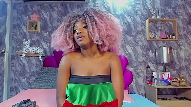 Snapshot of EMMAPARISS chatting on October 15, 2025, 11:54 am EMMAPARISS online show from October 15, 2025, 11:54 am