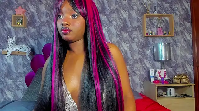 Snapshot of EMMAPARISS chatting on November 18, 2025, 2:43 pm EMMAPARISS online show from November 18, 2025, 2:43 pm