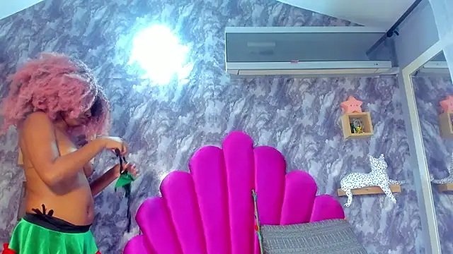 EMMAPARISS online show from December 22, 2025, 11:51 am