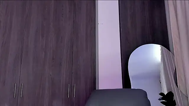 LexyRobert online show from March 6, 2025, 8:05 pm