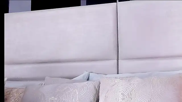 LexyRobert online show from March 18, 2025, 3:53 pm