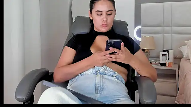 LexyRobert online show from November 9, 2025, 3:16 am