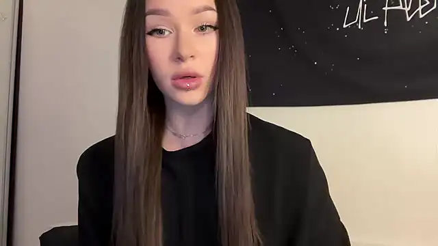 Snapshot of ur_molly chatting on January 16, 2026, 2:48 am ur molly online show from January 16, 2026, 2:48 am