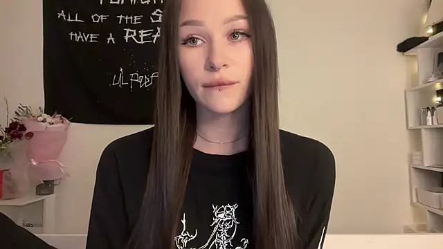 Snapshot of ur_molly chatting on March 6, 2026, 12:56 pm ur molly online show from March 6, 2026, 12:56 pm