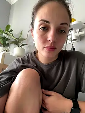 AmiLavs online show from November 22, 2025, 10:58 am