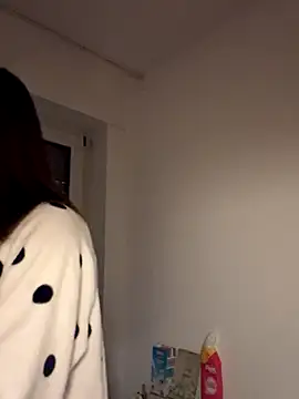 EmilyWi  online show from October 8, 2025, 5:10 pm