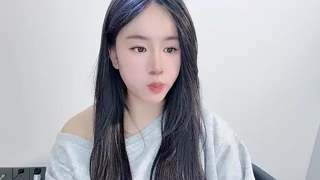 Snapshot of chloe-01 chatting on December 17, 2025, 12:33 pm chloe-01 online show from December 17, 2025, 12:33 pm