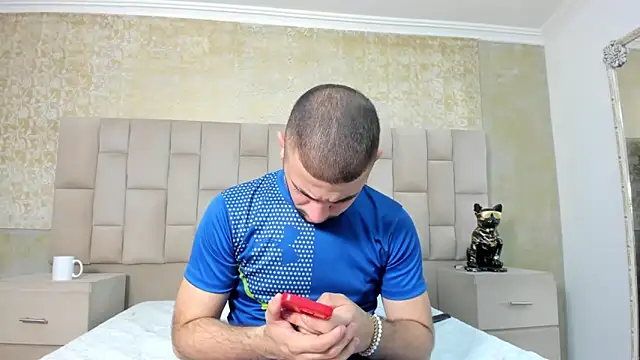 MaximusDick1  online show from October 27, 2025, 4:05 am