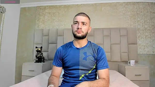 MaximusDick1  online show from November 22, 2025, 4:22 am