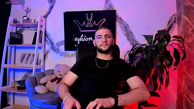 MaximusDick1  online show from January 6, 2026, 4:27 am