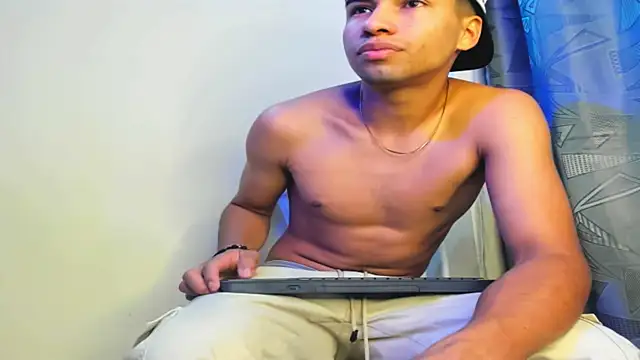 Snapshot of andy_0018 chatting on December 27, 2024, 9:28 am andy 0018 online show from December 27, 2024, 9:28 am