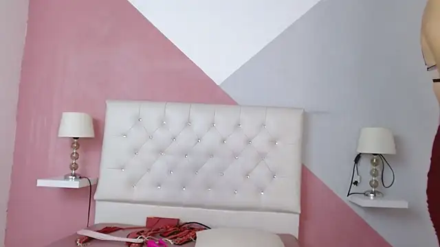 Snapshot of Ambar_Roux_ chatting on December 28, 2024, 8:04 pm Ambar Roux online show from December 28, 2024, 8:04 pm