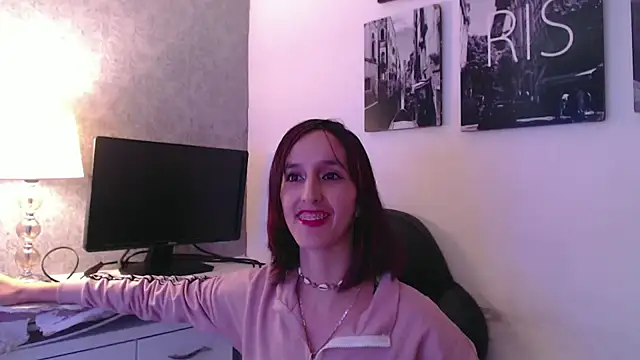 Snapshot of Ambar_Roux_ chatting on January 12, 2025, 1:58 pm Ambar Roux online show from January 12, 2025, 1:58 pm