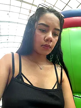  Luana online show from November 4, 2025, 7:02 pm