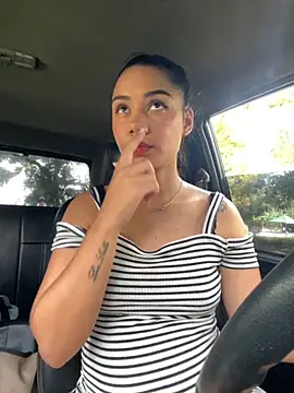  Luana online show from December 4, 2025, 6:27 pm