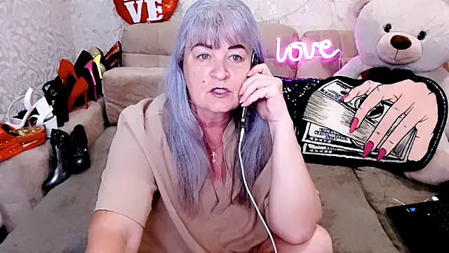 Snapshot of SiberiabBerry chatting on May 6, 2026, 1:27 pm SiberiabBerry online show from May 6, 2026, 1:27 pm