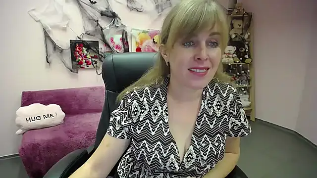 Snapshot of Hot_Milady chatting on October 10, 2025, 6:56 am Hot Milady online show from October 10, 2025, 6:56 am