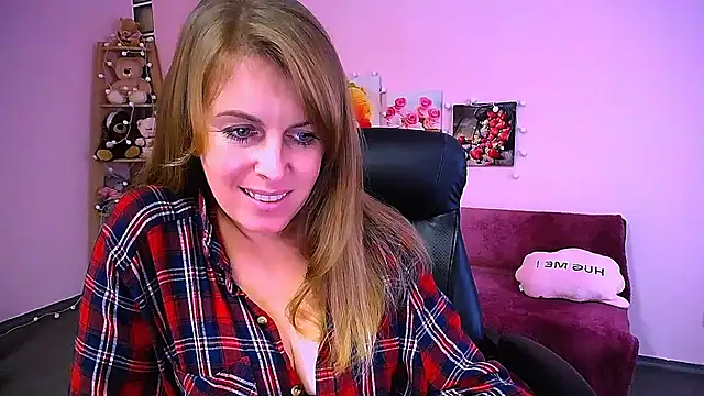 Hot Milady online show from December 15, 2025, 8:51 am