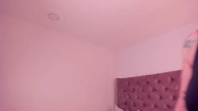 Snapshot of gabby_london chatting on June 30, 2026, 11:22 am gabby london online show from June 30, 2026, 11:22 am