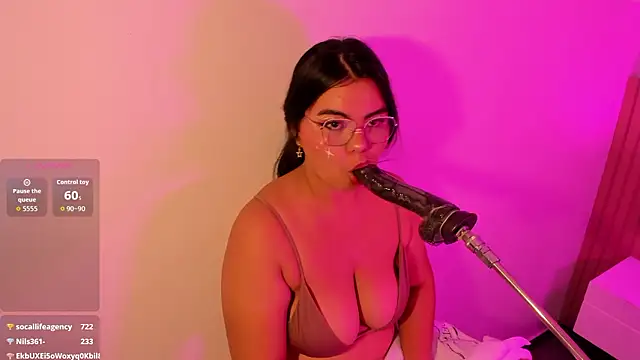 klhoe boobs online show from March 12, 2026, 3:56 am