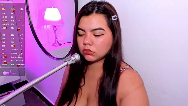 klhoe boobs online show from June 26, 2026, 9:08 pm