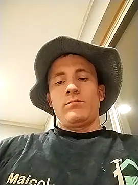 monitobuenchorro online show from December 7, 2024, 1:58 am