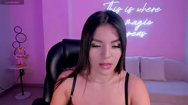 Snapshot of ValeriaRoldanX chatting on January 14, 2025, 3:22 am ValeriaRoldanX online show from January 14, 2025, 3:22 am