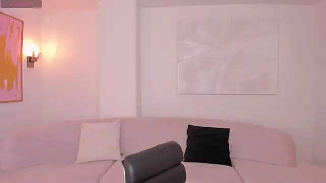 ValeriaRoldanX online show from December 17, 2025, 10:32 am